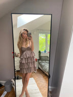 Niedliches Homecoming-Kleid mit Trägern aus Spaghettiträgern und mehreren Lagen Y2792