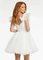 Un Abito da Ballo con Scollo a V e Balze in Organza a Linea A SYH105