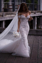 Atraente vestido de noiva comprido estilo sereia com decote ombro a ombro e aplicações, MW118