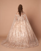 Vestido de baile com aplicações e ombros à mostra da marca Calla SCL30003