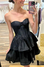 Vestido de Satén Negro Sin Tirantes con Múltiples Capas para el Baile de Regreso a Casa Y2070