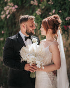 Schönes langes Meerjungfrau-Trägerkleid mit V-Ausschnitt, spitzenbesetzt, ärmellos und rückenfrei für die Hochzeit