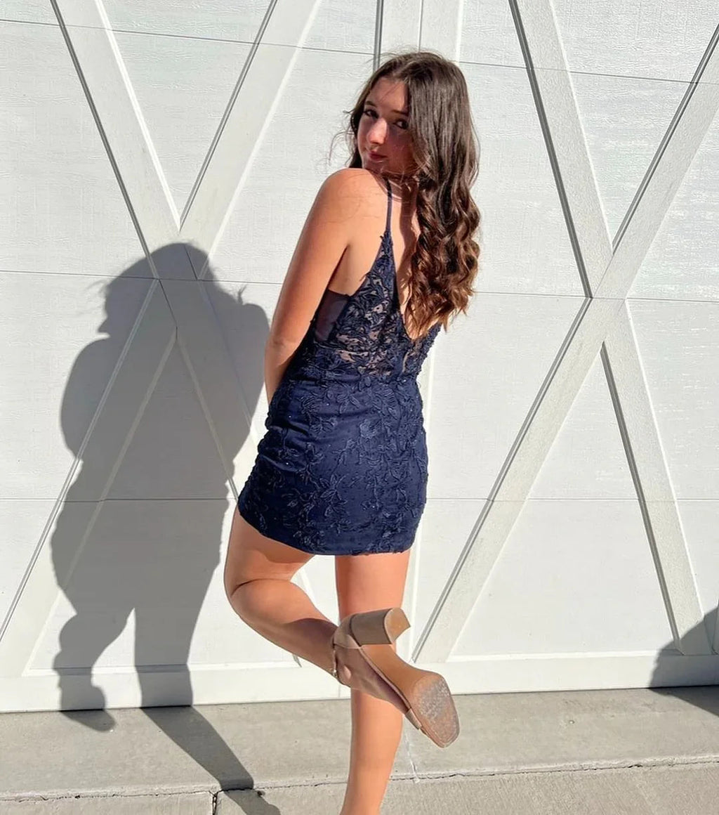 Schönes Kurzes Marineblau Spaghettiträger Homecoming-Kleid mit Spitze