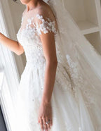 Wunderschönes weißes Spitzen-Brautkleid mit Illusionsausschnitt in A-Linie, MW563