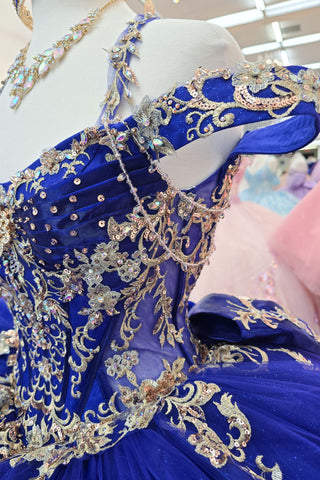 Perlenbesetztes schulterfreies Ballkleid von Petite Adele PQ1076