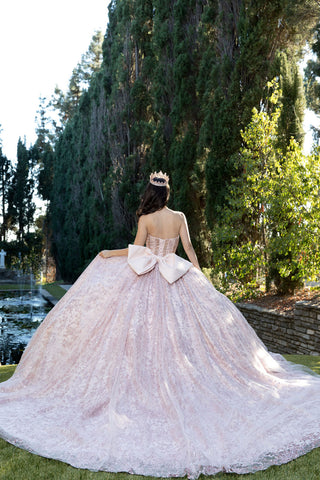 Trägerloses Ballkleid mit Schleife von Petite Adele PQ1080
