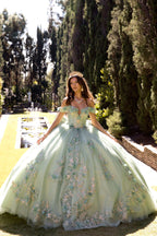 Vestido de baile com estampado floral 3D e ombros à mostra da Petite Adele PQ1081