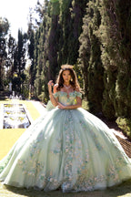 Vestido de baile com estampado floral 3D e ombros à mostra da Petite Adele PQ1081