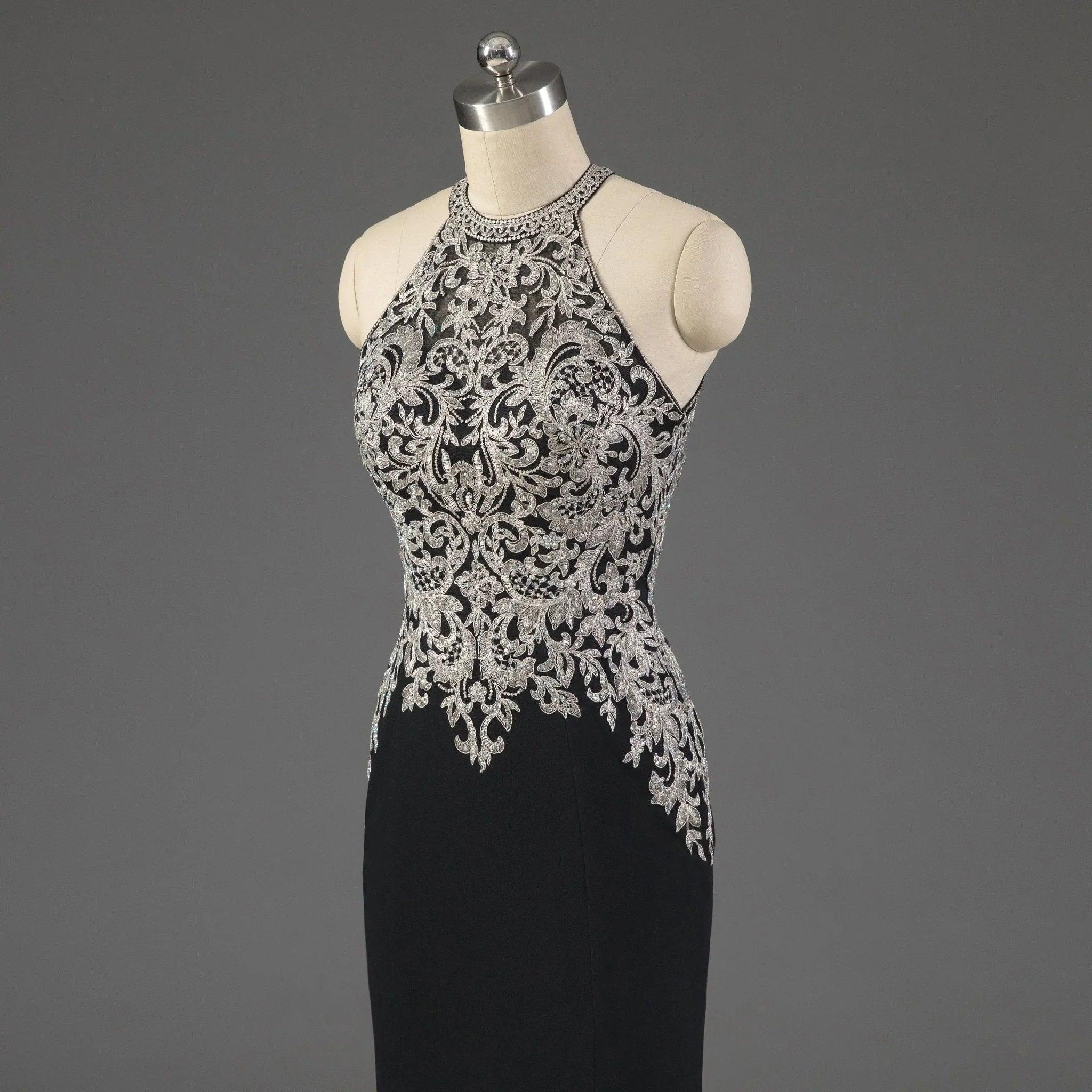 Vestidos de mãe da noiva com costas abertas e aplicações