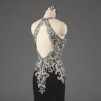 Vestidos de mãe da noiva com costas abertas e aplicações