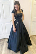 Robe de bal longue noire satinée à manches chauve-souris ouvertes et coupe évasée PSK373