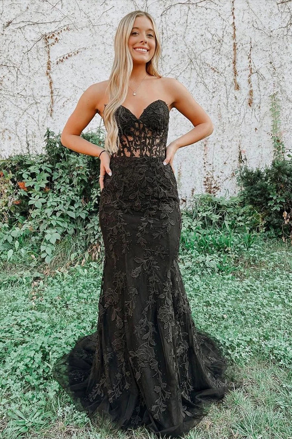 Vestido de festa preto sem alças estilo sereia com aplicações de renda PSK460