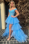 Vestido de festa azul em tule e renda, ombros descobertos, com camadas altas e baixas, PSK397