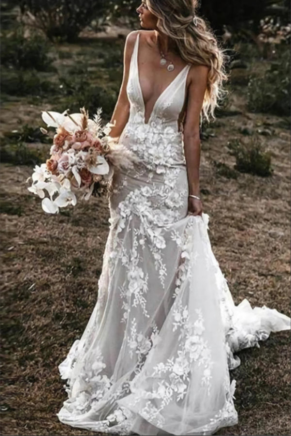 Boho-Meerjungfrau-Hochzeitskleid mit Blumenapplikationen und tiefem V-Ausschnitt
