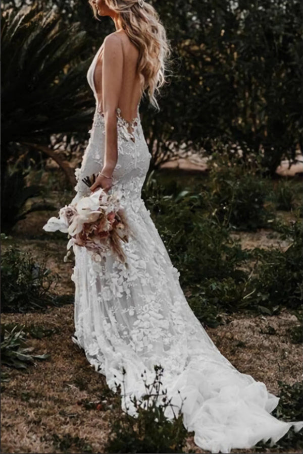Boho-Meerjungfrau-Hochzeitskleid mit Blumenapplikationen und tiefem V-Ausschnitt
