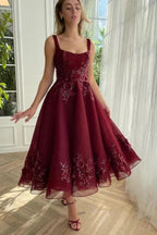 Bordeauxrotes knöchellanges Quadrat-Ausschnitt-Kleid für den Homecoming