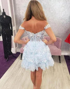 Vestido corto de fiesta de bienvenida en azul marino con escote corazón, encaje y corte en A de varios niveles Y8107