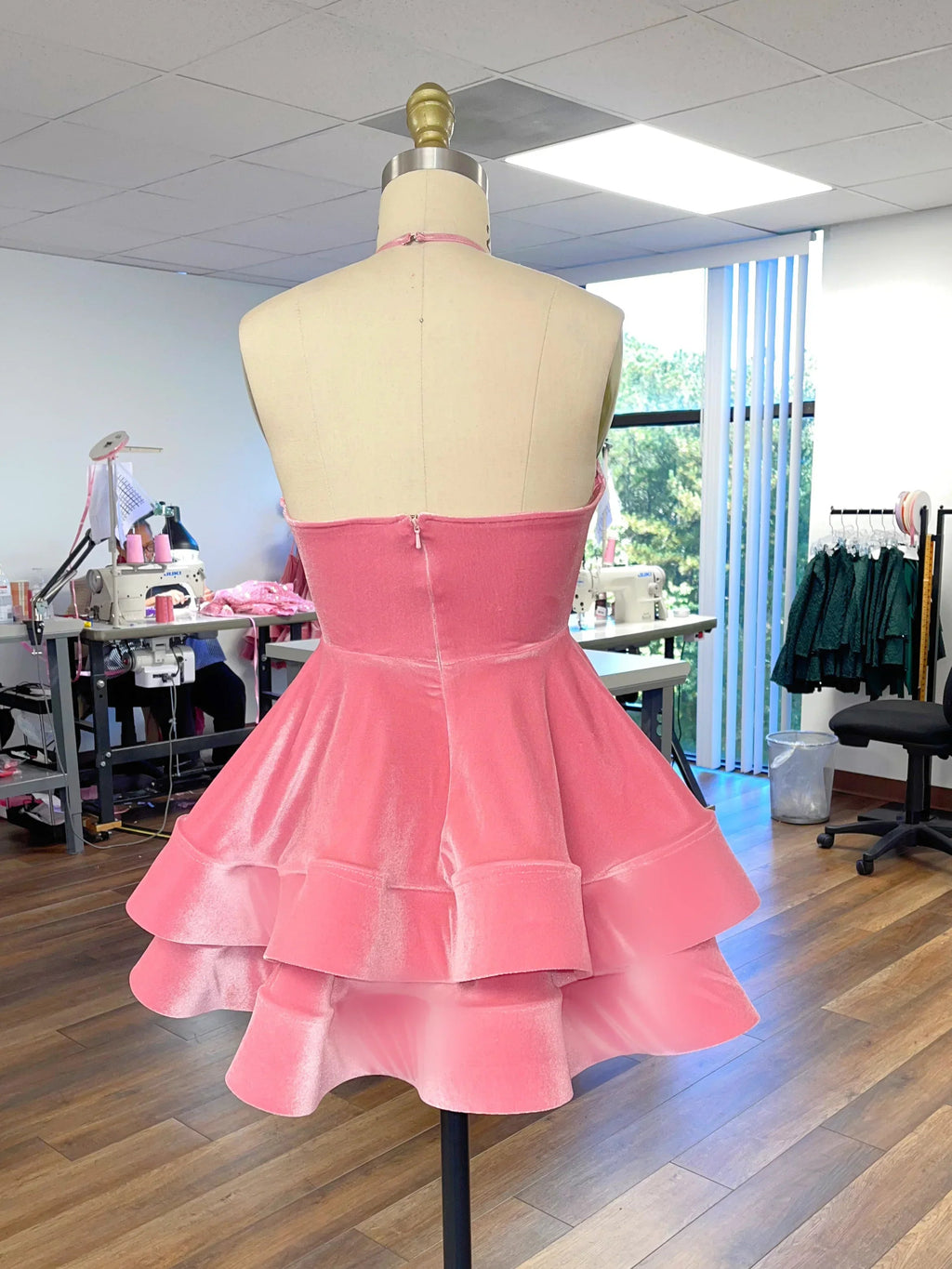 Vestido Lindo de Línea A Rosa para el Baile de Regreso a Casa con Escote Halter Vestido de Fiesta Rosa Y2153