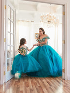 Vestido de baile com contas e ombros à mostra por Calla KY71246