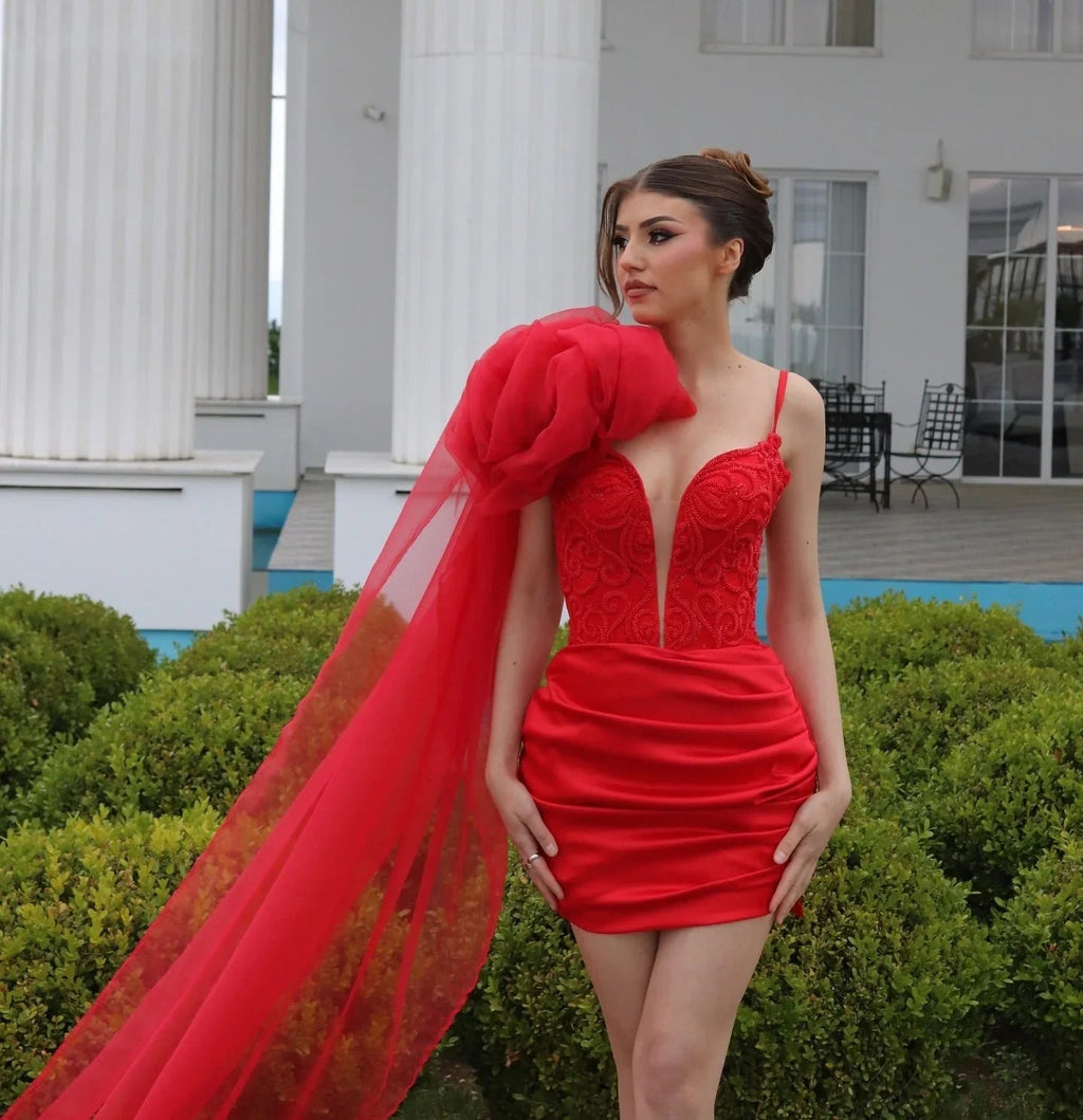 Reizendes Kurzes Säulchen-Kleid mit V-Ausschnitt, Ärmellos, Rüschen, Satin, Rot, Ballkleid