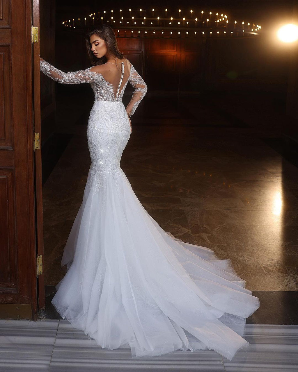 Elegante Abito da Sposa Bianco Lungo Sirena in Tulle con Pizzi, Perline e Maniche Lunghe