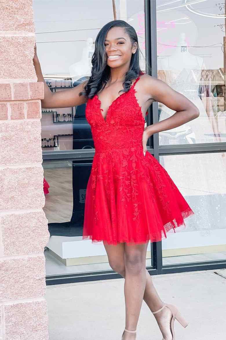 Vestidos cortos de fiesta con aplicaciones de encaje en línea A bonitos para el baile de graduación y el baile de bienvenida