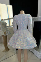 Funkelndes V-Ausschnitt A-Linie Abschlusskleid Mit Pailletten Weiß Kurzes Homecoming-Kleid Y1951