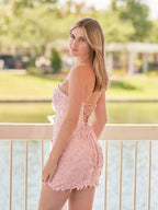 Rosa enges kurzes Spitzen-Heimkehrkleid mit Applikationen