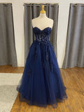 Abito da Sera Lungo a Linea A in Tulle e Pizzo Scuro Blu Marino Senza Schienale per Ballo