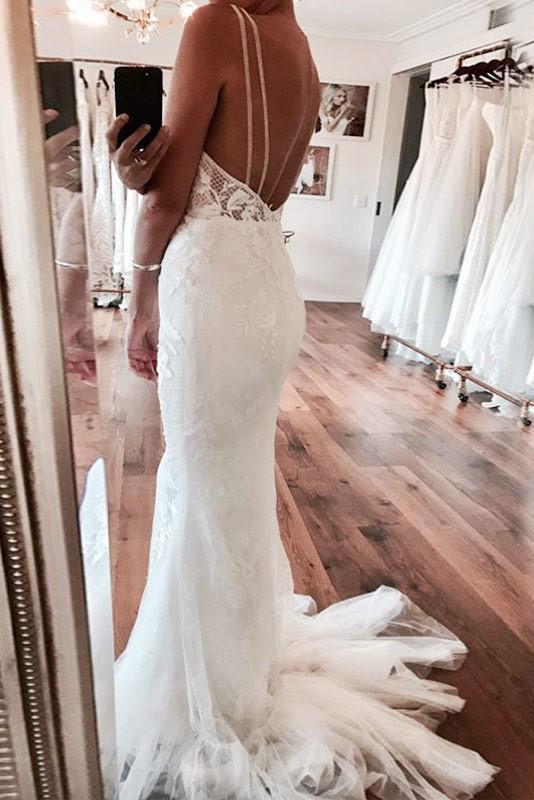 Abito da Sposa in Pizzo Avorio Senza Schienale con Scollo a V Profondo e Linea Sirena