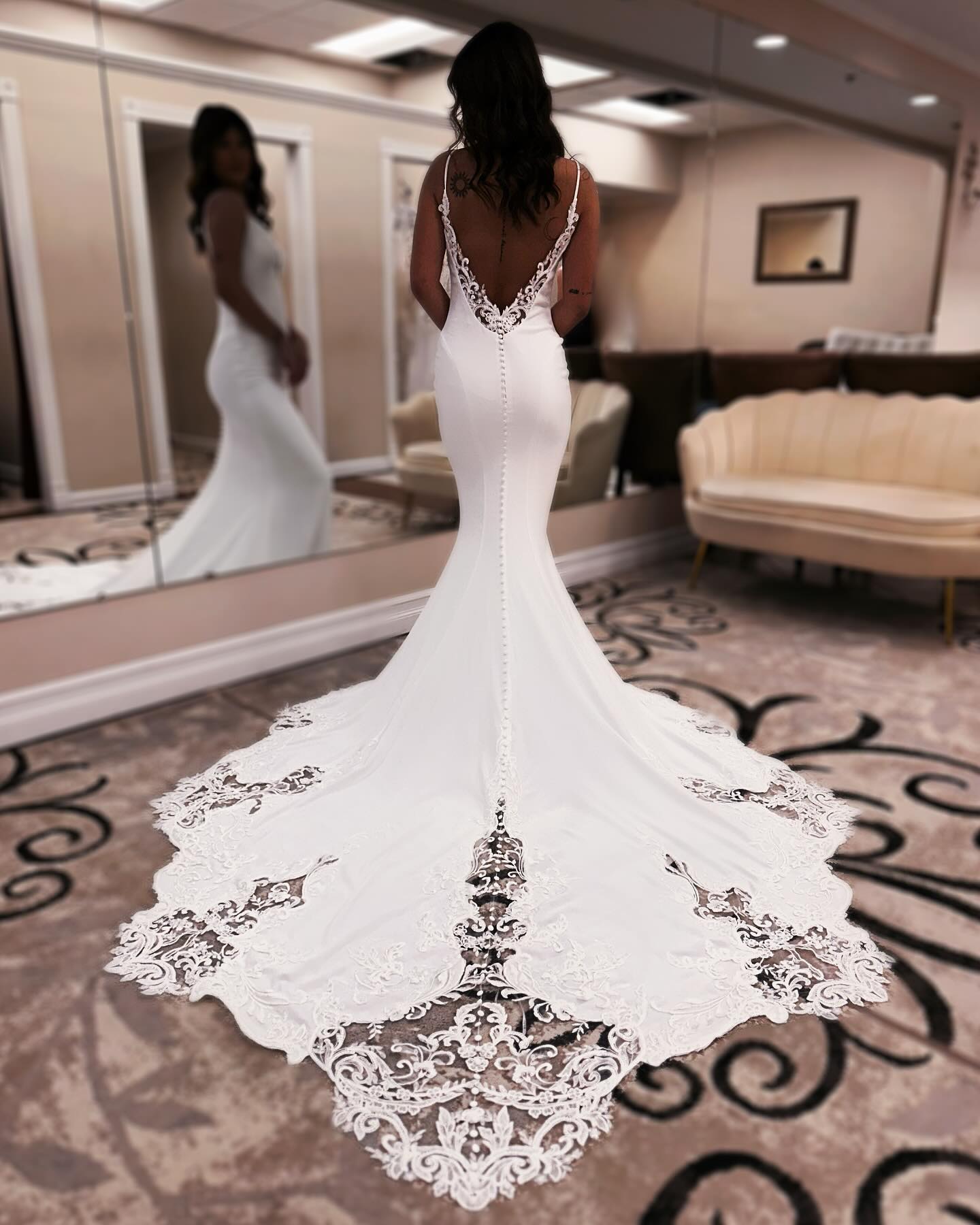 Designer Meerjungfrau Spaghettiträger Ärmellos Applikationen Satin Spitze Rückenfrei Schleppe Brautkleider