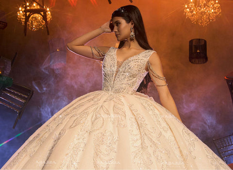 Quinceanera-Kleid mit V-Ausschnitt von Ragazza EV73-673