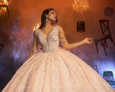 Quinceanera-Kleid mit V-Ausschnitt von Ragazza EV73-673