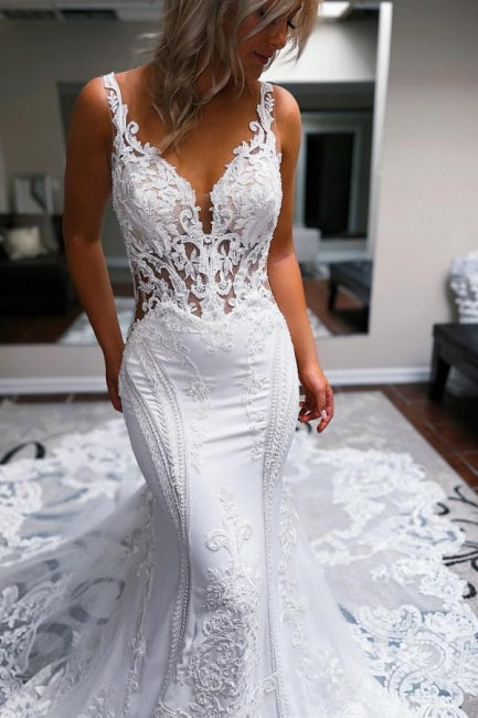 Elegantes langes weißes Meerjungfrau-Trägerkleid mit V-Ausschnitt und rückenfreier Spitze für die Hochzeit