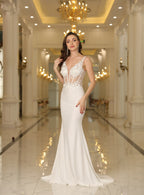 Elegantes Meerjungfrauen-Kleid mit V-Ausschnitt, ärmellos, Spitzenapplikationen, bodenlang