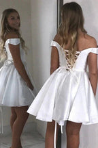 Elegantes Kurzes A-Linie Herz-Ausschnitt Ärmelloses Rüschen-Satin-Homecoming-Kleid