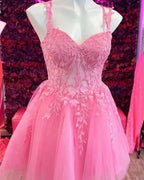 Elegantes Kurzes Rosa Träger Spitze Ärmelloses Glitzer-Homecoming-Kleid