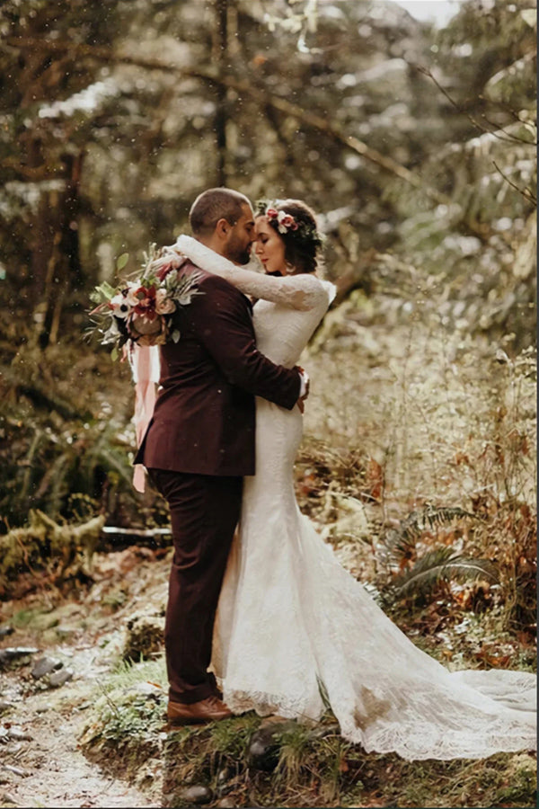 Elegantes Meerjungfrau-Brautkleid mit Rundhalsausschnitt, langen Ärmeln und Spitze