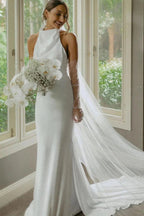Robe de mariée simple et élégante à col bénitier modeste