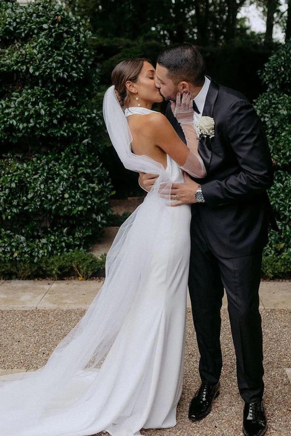 Robe de mariée simple et élégante à col bénitier modeste