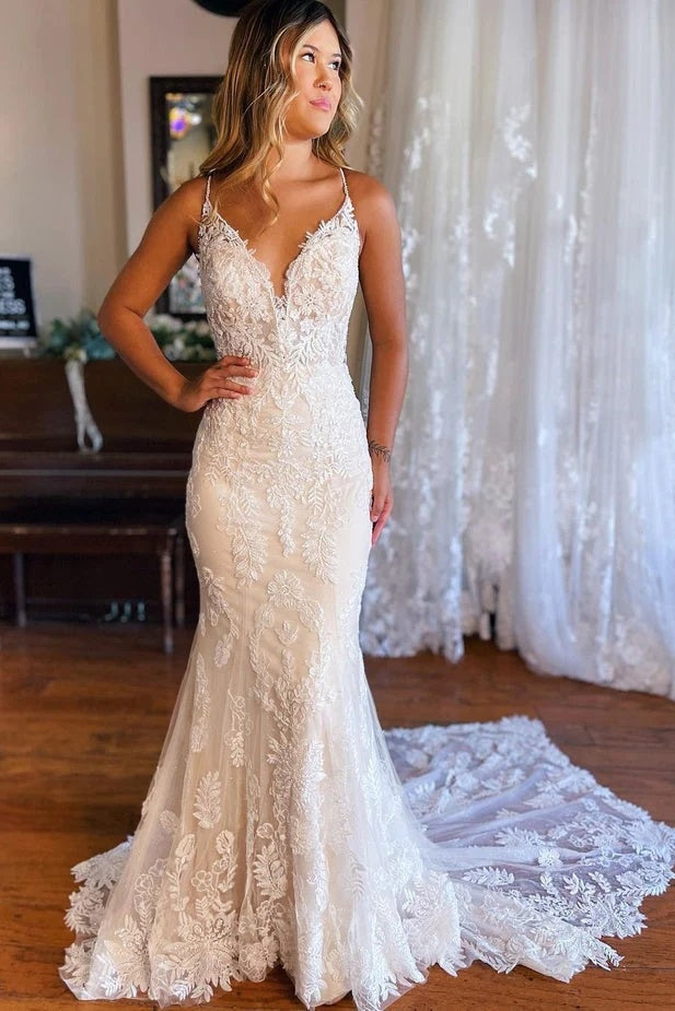 Elegante Meerjungfrau-Hochzeitskleider im Bohemian-Stil mit V-Ausschnitt, Spitze und Hofschleppe