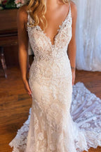 Elegante Meerjungfrau-Hochzeitskleider im Bohemian-Stil mit V-Ausschnitt, Spitze und Hofschleppe