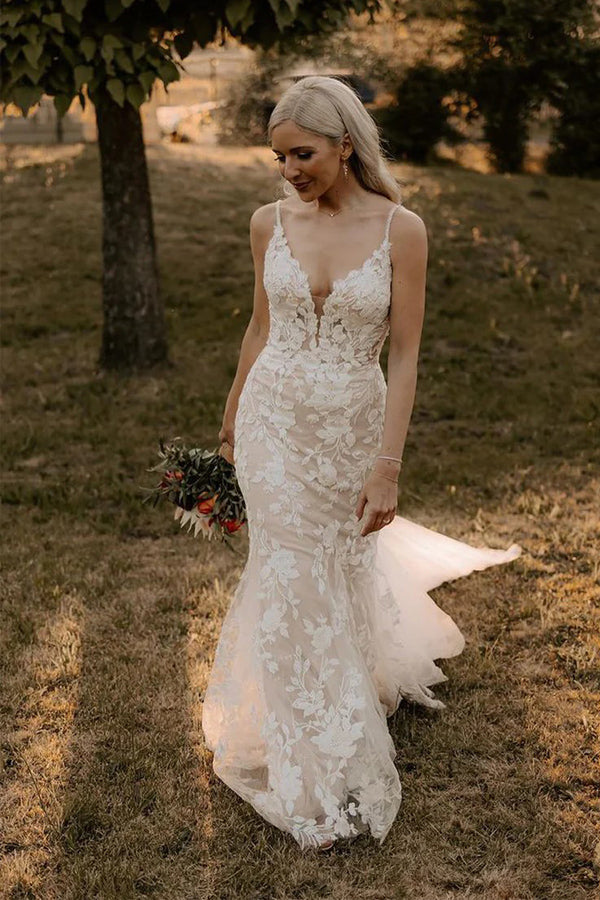 Elegantes Meerjungfrau-V-Ausschnitt-Spitzenlanges Brautkleid mit Applikationen
