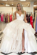 Abito da Ballo Elegante in Tulle con Scollo a V, Spacco Laterale e Strati Lunghi per il Ballo PSK392