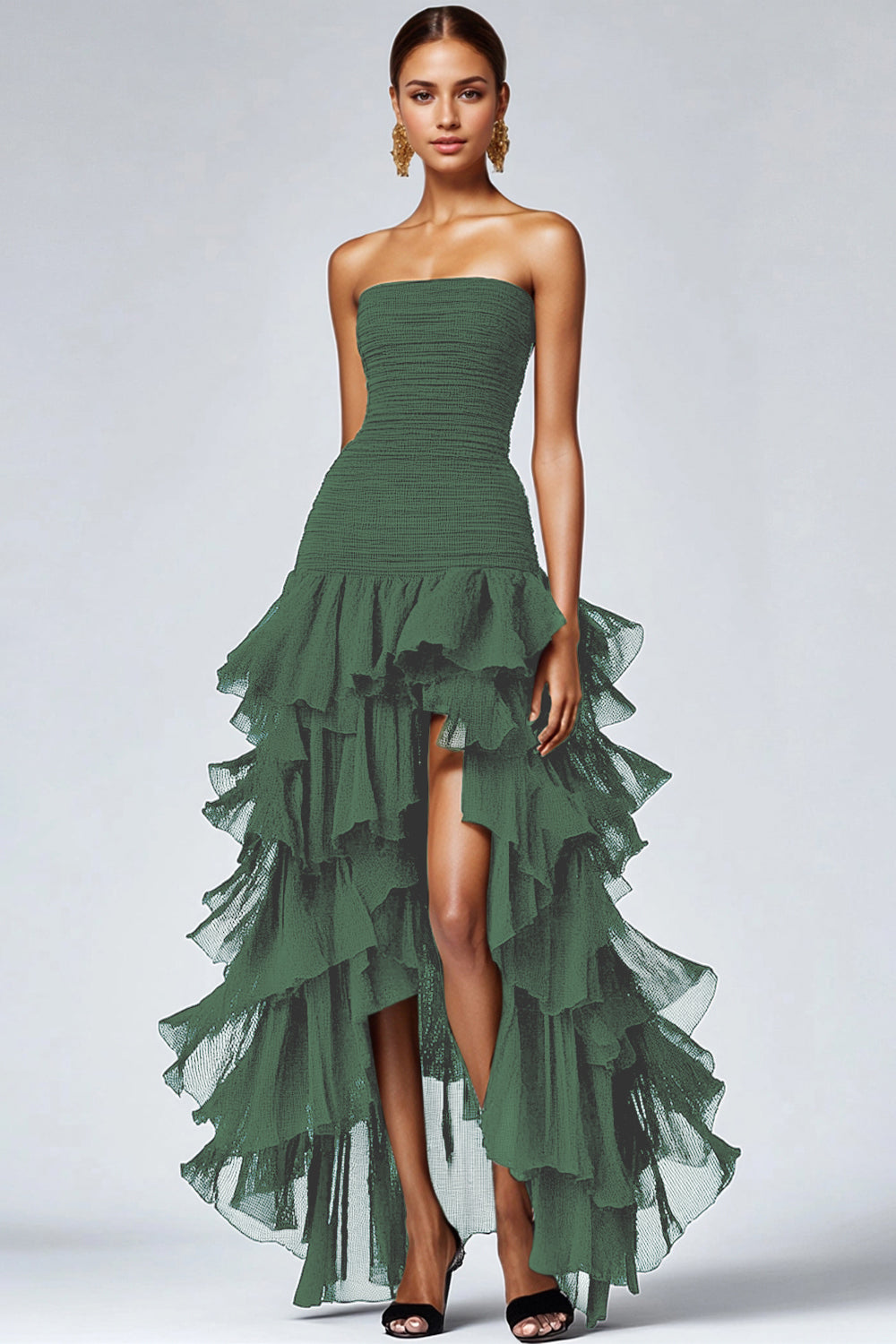 Vestido formal preto sem alças em tule com folhos em camadas