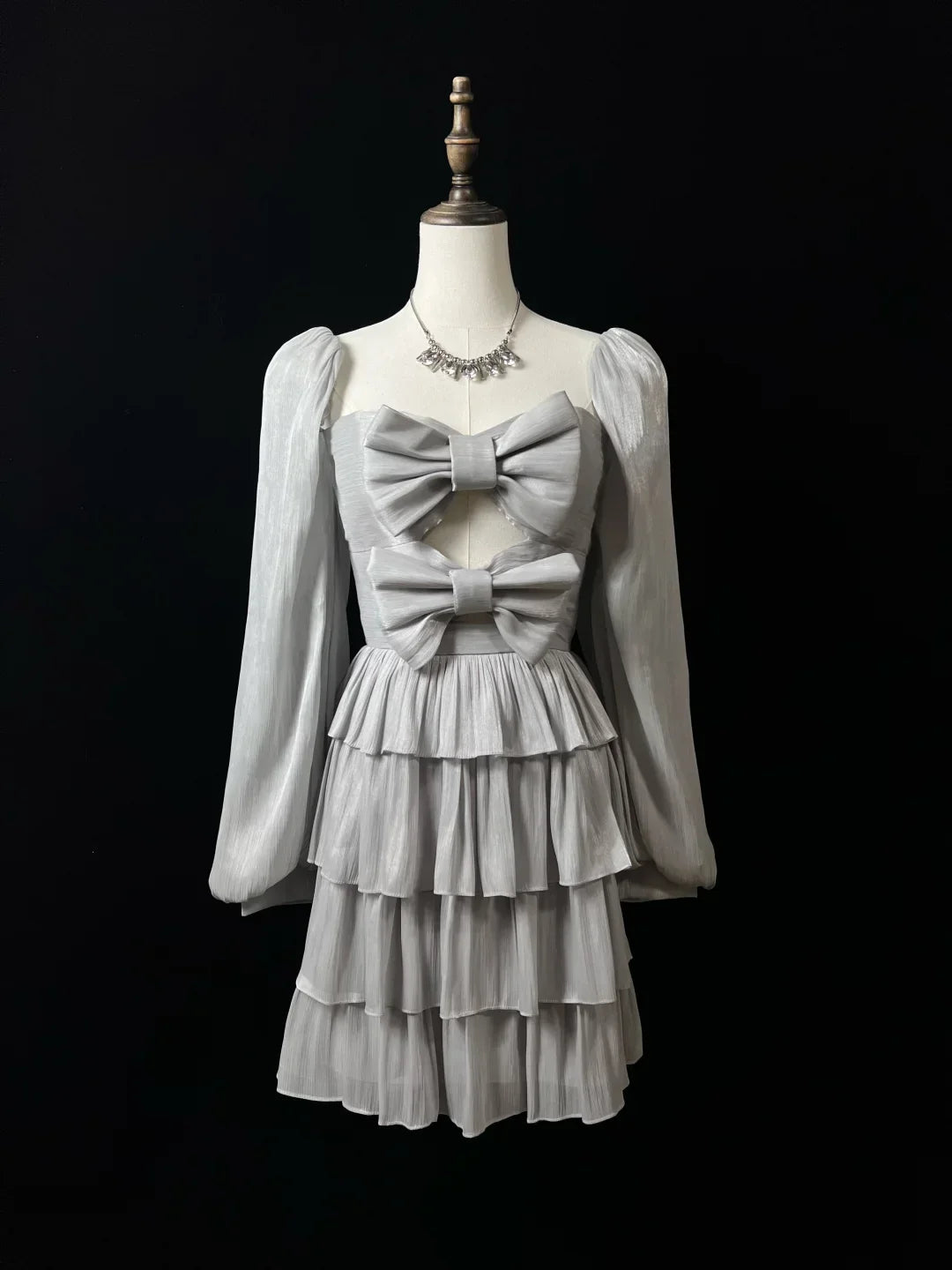 Vestido Corto de Fiesta Tipo A con Lazo de Tul en Gris Plateado Bonito, Con Capas, para el Baile de Bienvenida Y8651