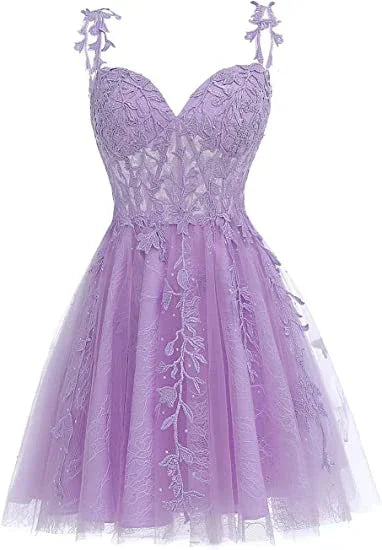 Lila Blumen-Tüll-Kurzabendkleid für den Homecoming mit Spitze, Strasssteinen und Applikationen Y857
