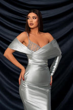 Modernes langes silbernes Meerjungfrauen-Abendkleid mit trägerloser Spitze und langem Ärmel