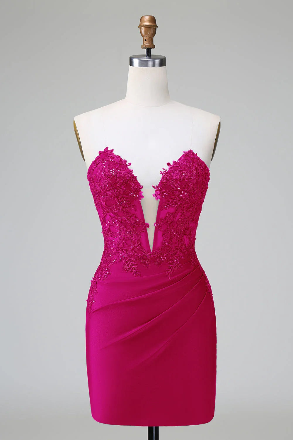 Elegantes dunkelgrünes figurbetontes trägerloses Plisseé-Kurzfestkleid mit Perlenstickerei