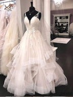 Vestido de noiva popular com decote em V, alças finas, renda e tule. DB10016